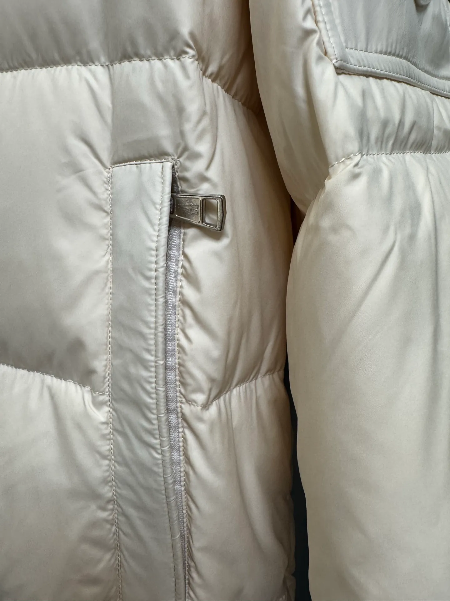 P390【Premium 】 𝗠𝗼𝗻𝗰𝗲𝗿｜ Hanovcrtan / longue Saion ， ， 。 、 、 。 。 。 90% ，700 ， : 100% ; : 100% ， ， 。 Factory ， ， 80 ， 220 Factory ， Quality ， 、QA Qc 。 ， ， ！ ， ： 。 Size：1/2/3/4/5